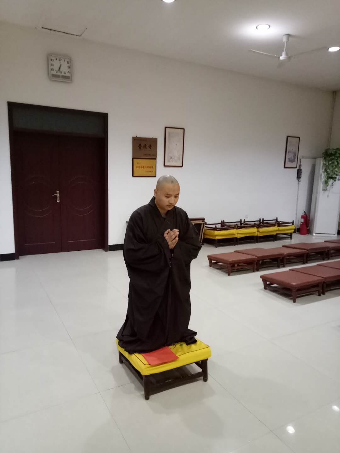 法王座下又添孙---普渡寺为乾照法师举行披剃仪式